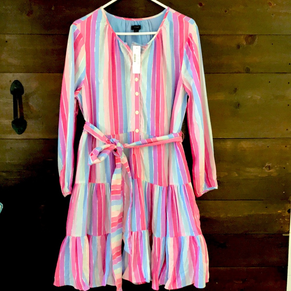 Beautiful dress, really light for summer and fall.